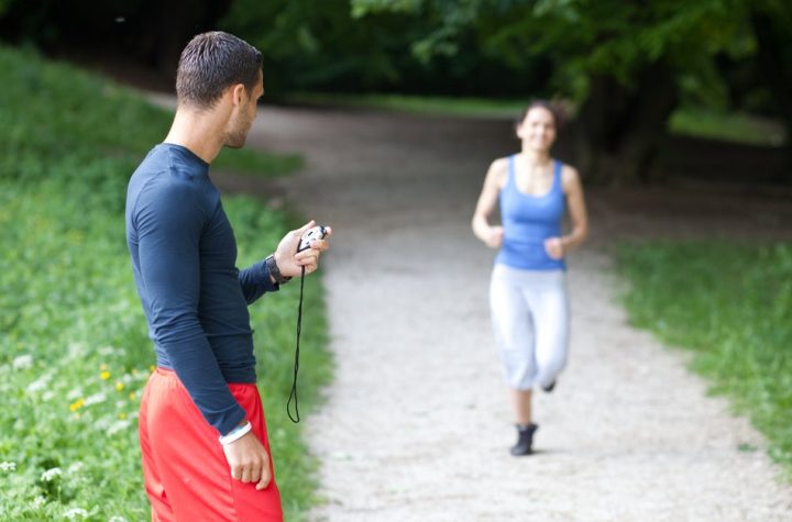 These Are The Pros And Cons Of Having A Running Coach